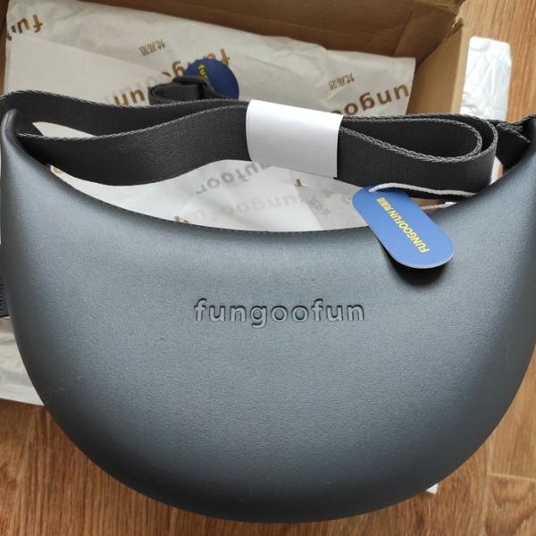 Fungoofun Banana Style Crossbody Bag – Summer Fashionable Waterproof Dumpling Shoulder Bag for Men & Women